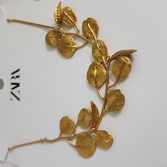 ZARA Leaf Necklace - Picture 6 of 11